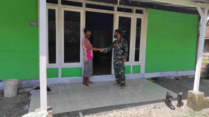 Satgas TMMD Bojonegoro, Serda Dwi Pamit Penerima Renovasi Rumah